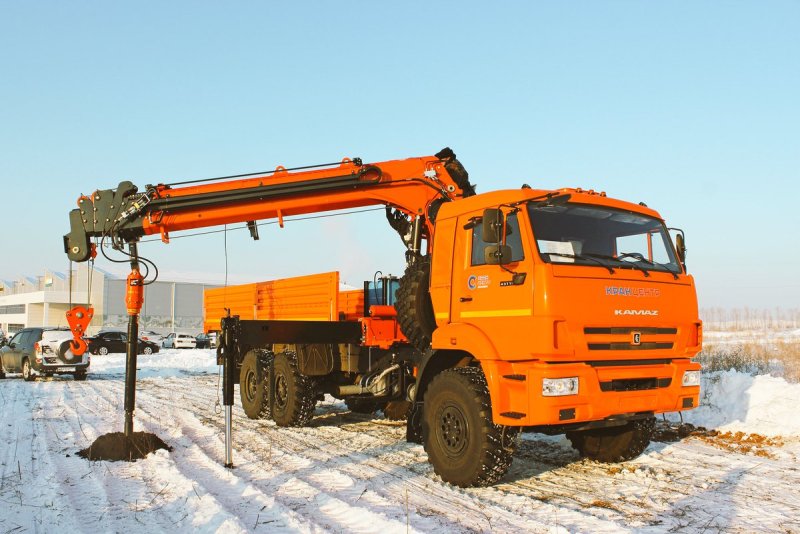 КАМАЗ 43118 буровая