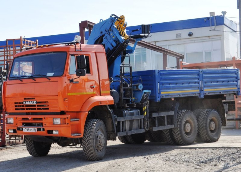 КАМАЗ 65225-53 С гидроманипулятором на заднем свесе