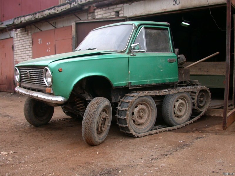 ВАЗ 2106 на гусеницах