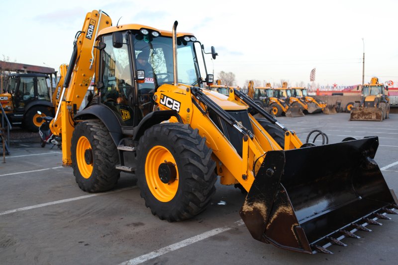 Экскаватор-погрузчик JCB 4cx