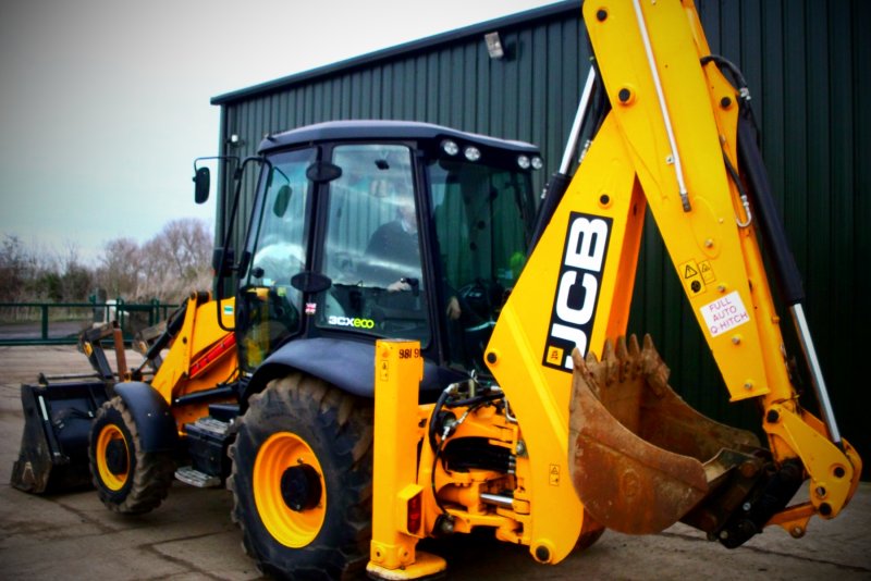 Трактор петушок погрузчик JCB