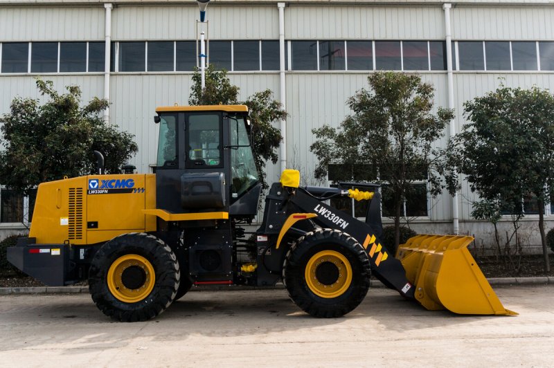 Фронтальный погрузчик XCMG lw330fn