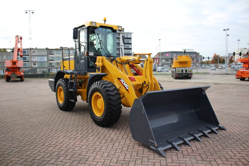 Фронтальный погрузчик XCMG zl30g