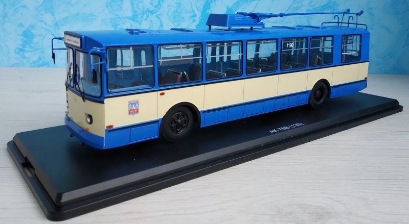 Модель троллейбуса ЗИУ-682