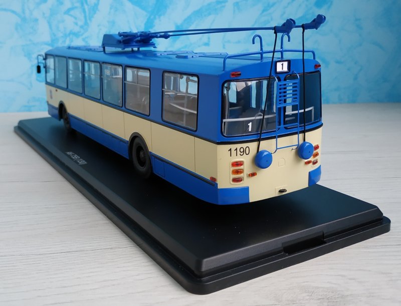 Модель троллейбуса ЗИУ-9