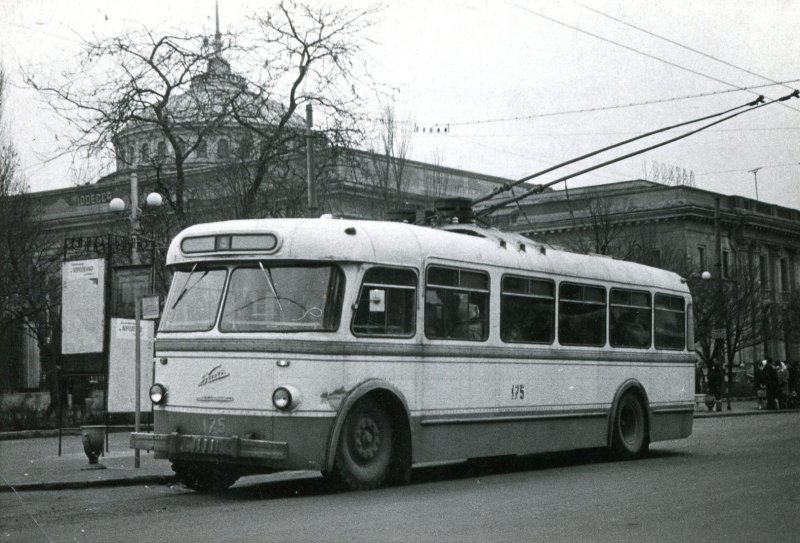 Троллейбус КТБ 4
