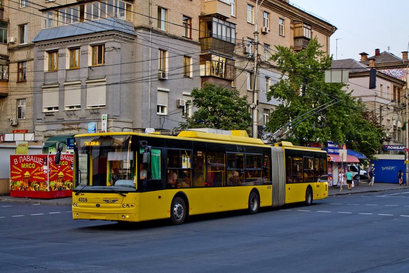 Троллейбус 50