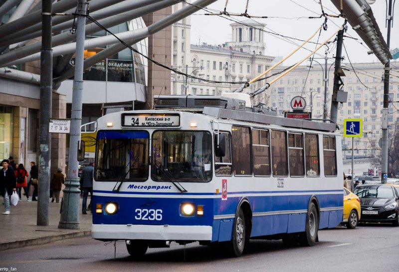Троллейбус в Москве (ЗИУ-682г)