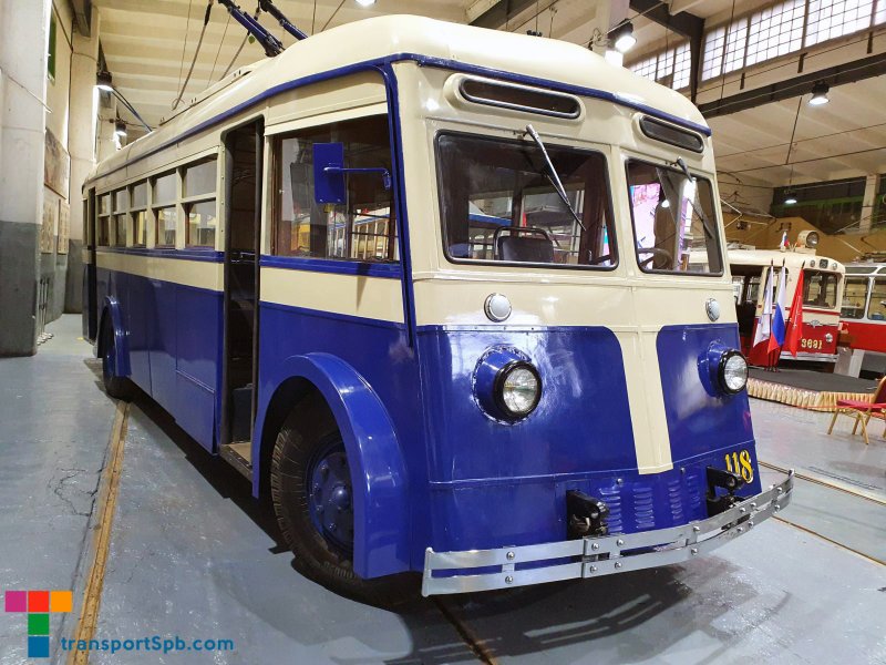 Музейные троллейбус ЯТБ-2