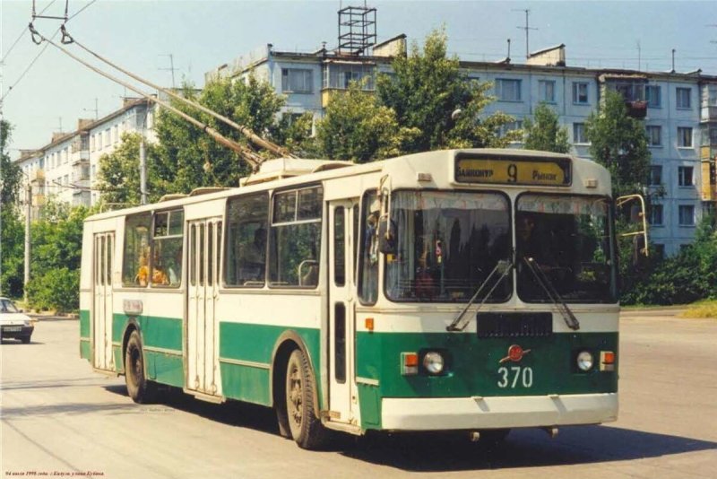 Троллейбус 80х годов