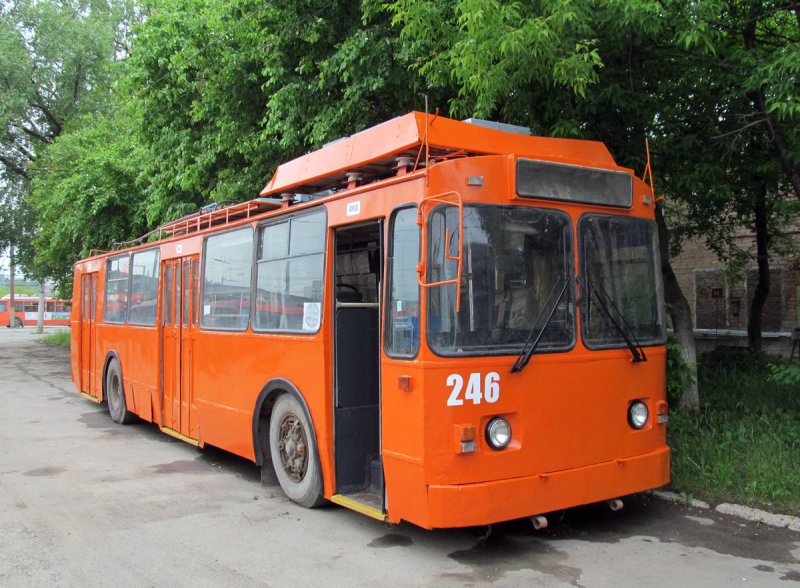 Троллейбус ЗИУ 682 оранжевый