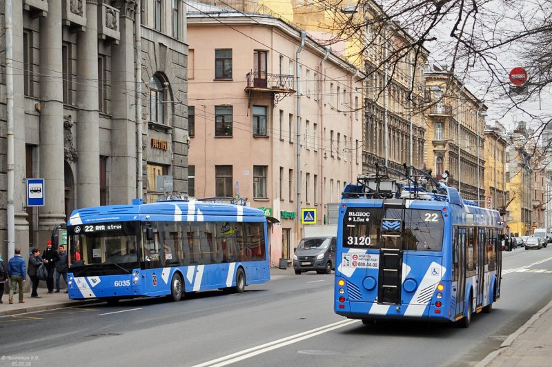 Троллейбусы в Питере на Невском
