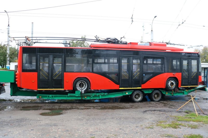 Красный троллейбус Брянск