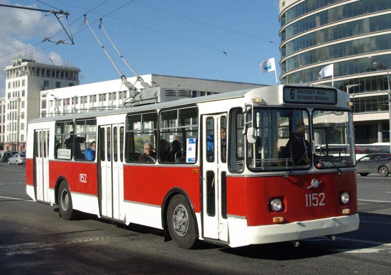 Троллейбус ЗИУ 682