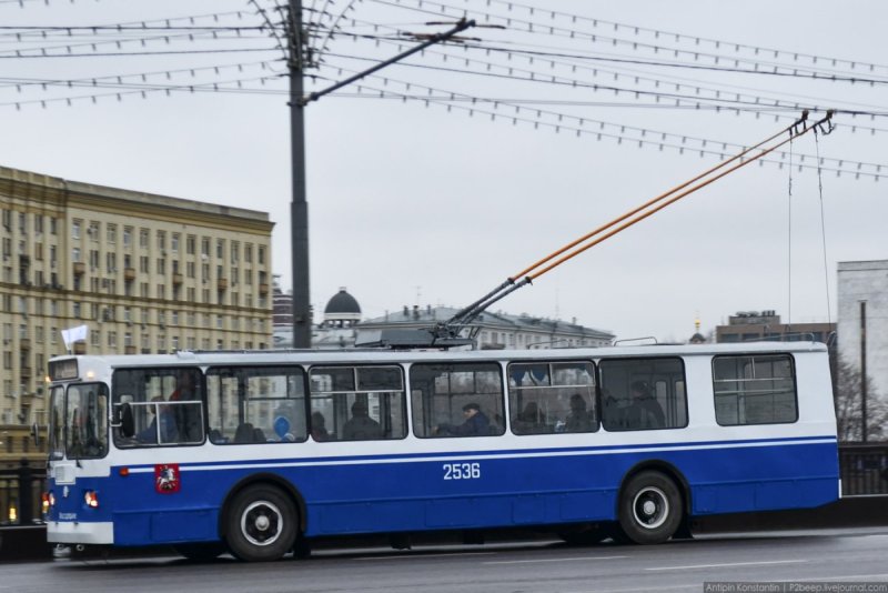 Троллейбус Москва сбоку