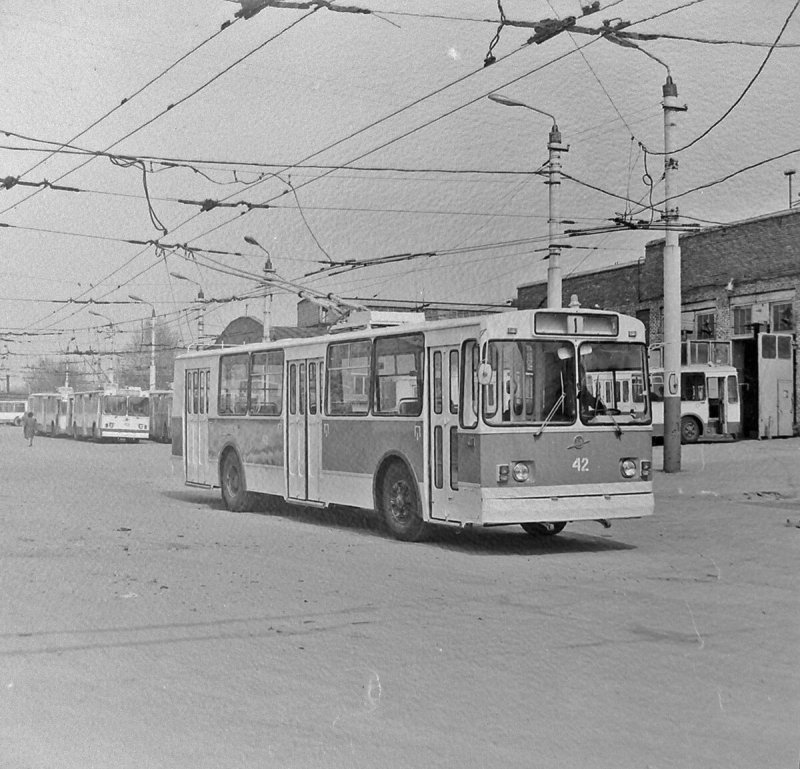 ЗИУ-9 троллейбус 6 троллейбусный парк