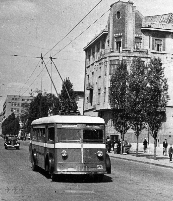 Первый троллейбус 1936