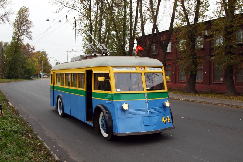 ЯТБ-1 троллейбус