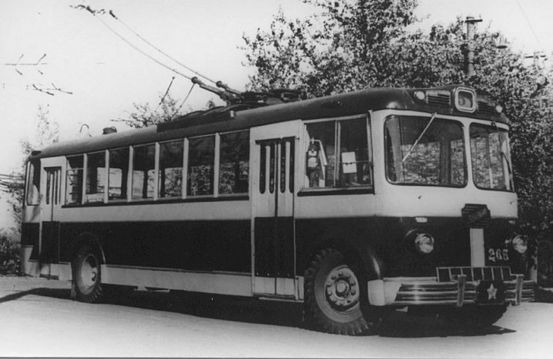 Троллейбус ЯТБ-5
