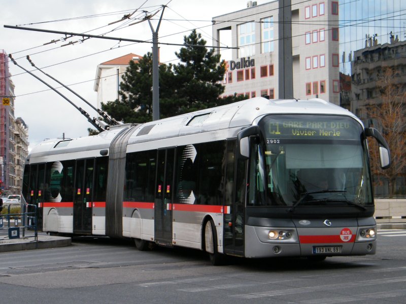 Современный троллейбус