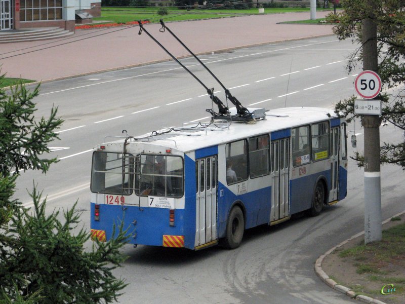 Троллейбус ЗИУ 682г 012