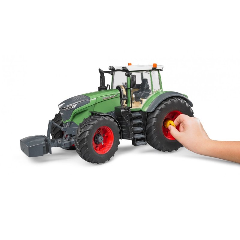 Bruder трактор Fendt 1050