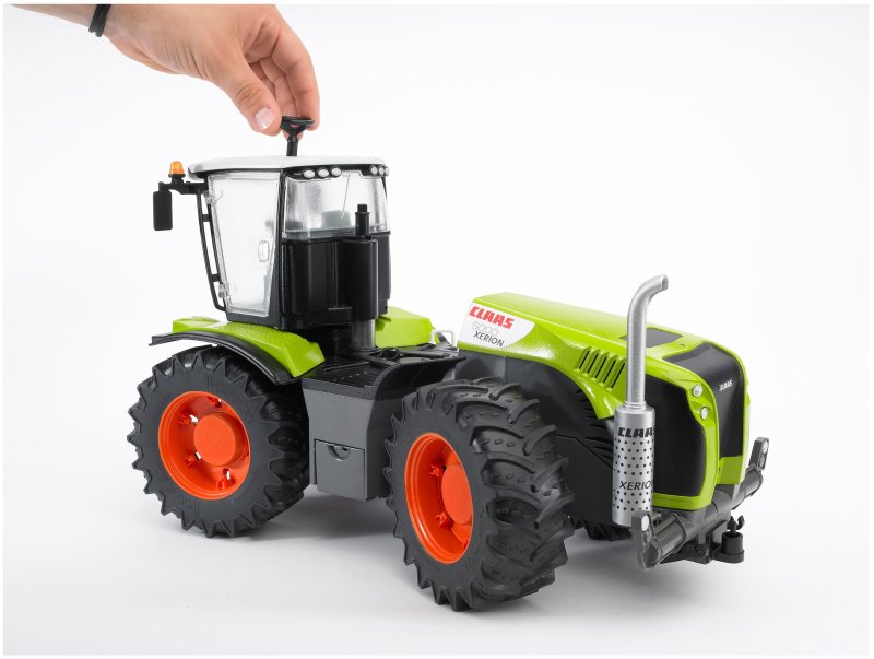 Трактор CLAAS Xerion 5000 Bruder