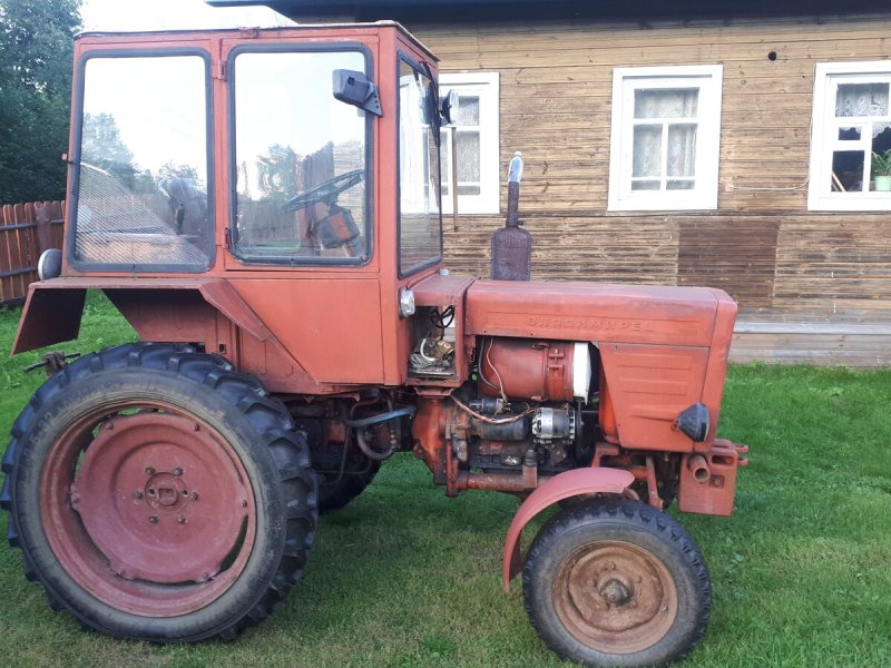 Трактор ВТЗ Т-25а в кабине обзор