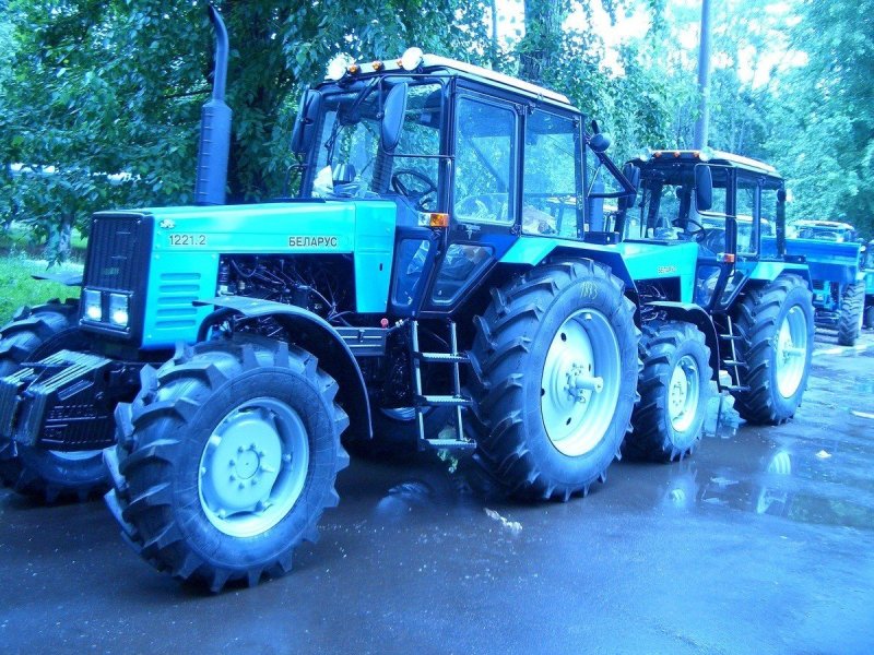 Трактор МТЗ Belarus-1221