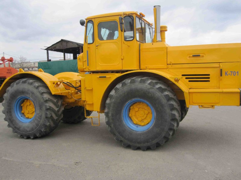 Трактор k-701 Кировец
