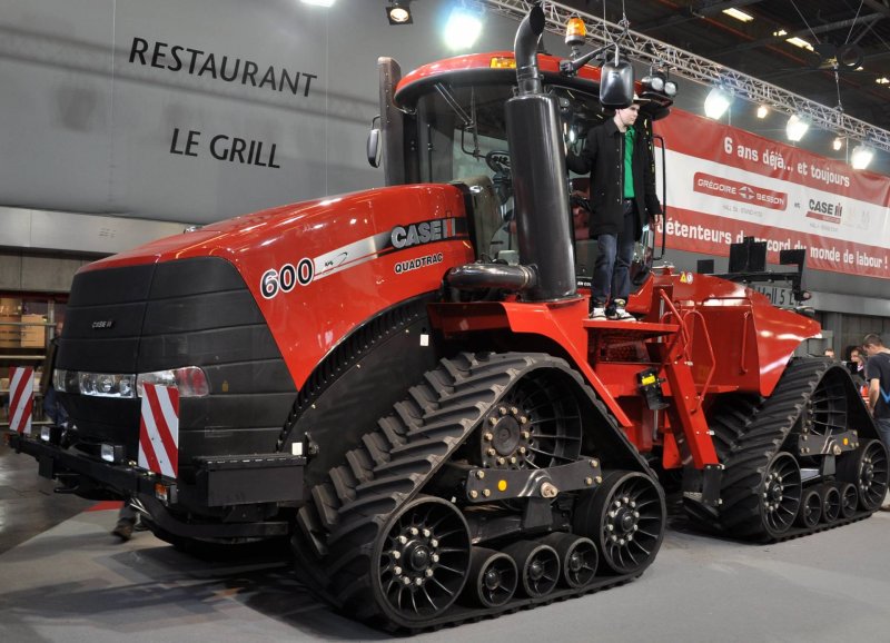 Трактор Case Quadtrac-600.