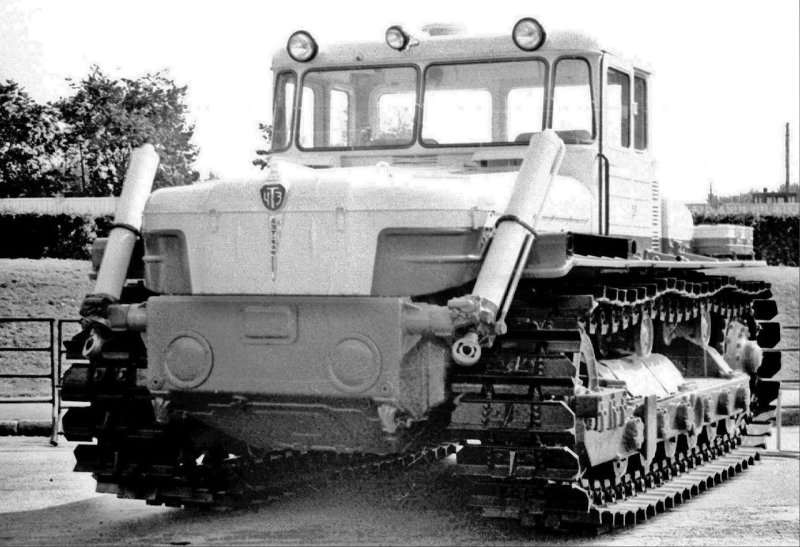 ДЭТ-250 трактор