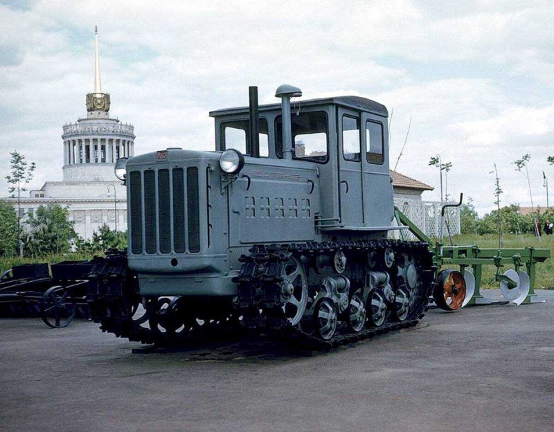 Гусеничный трактор СССР дт54