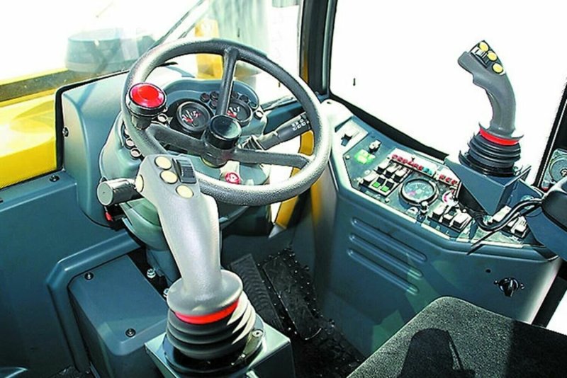 John Deere 744 кабина