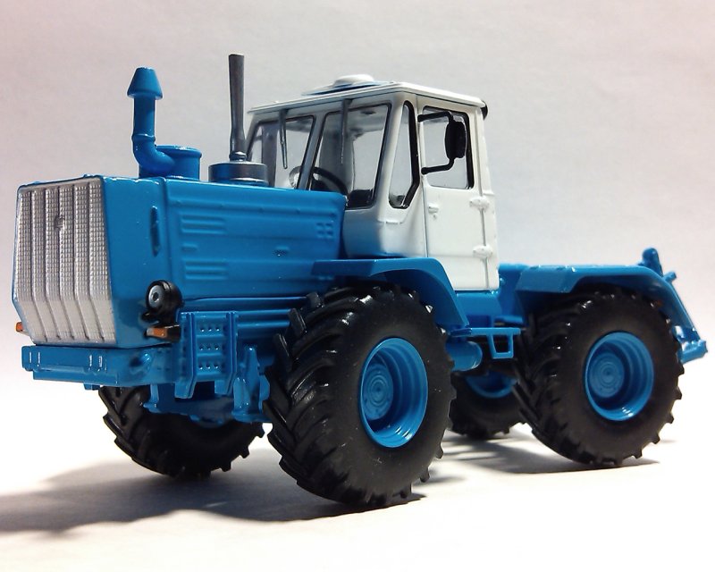 ХТЗ т150 красный
