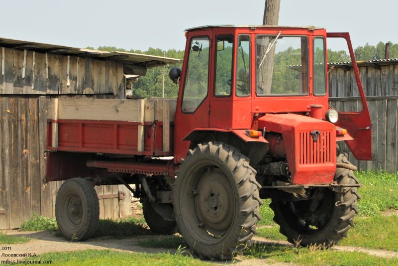 Трактор шасси т-16