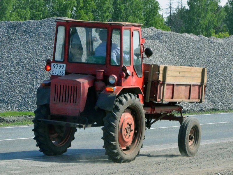 Трактор шассик т-16