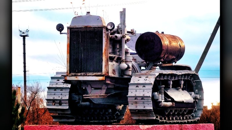 Гусеничный трактор Сталинец-60