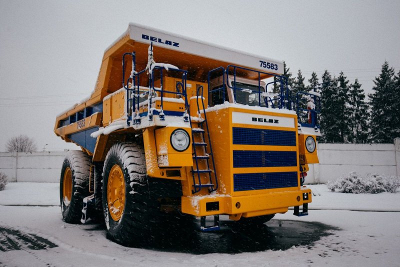 БЕЛАЗ 75319