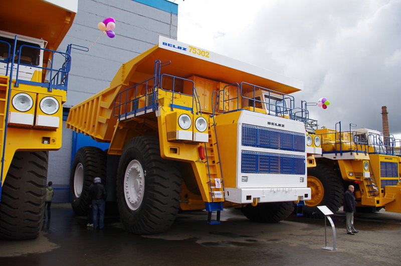 БЕЛАЗ 75302