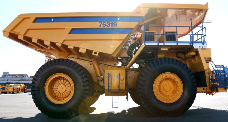 БЕЛАЗ 240 тонн 75313