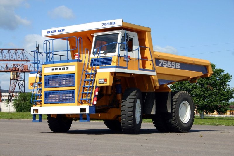 Карьерный самосвал БЕЛАЗ-7555в