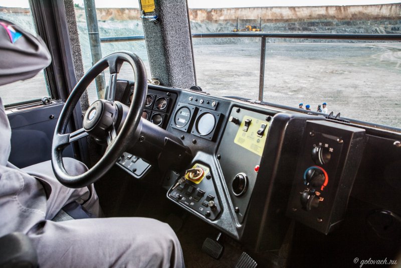 Komatsu 730 кабина