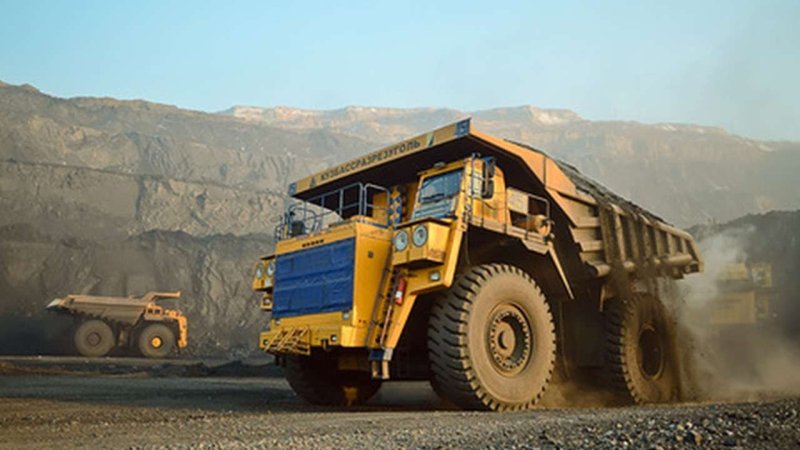 Карьерный самосвал БЕЛАЗ 75600
