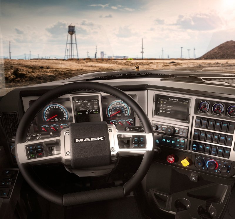 Грузовики Mack в кабине