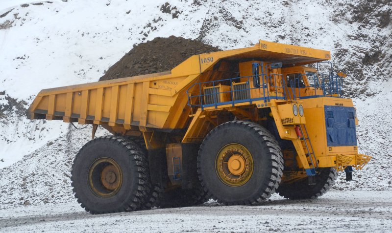 Грузовой карьерный самосвал БЕЛАЗ 75306