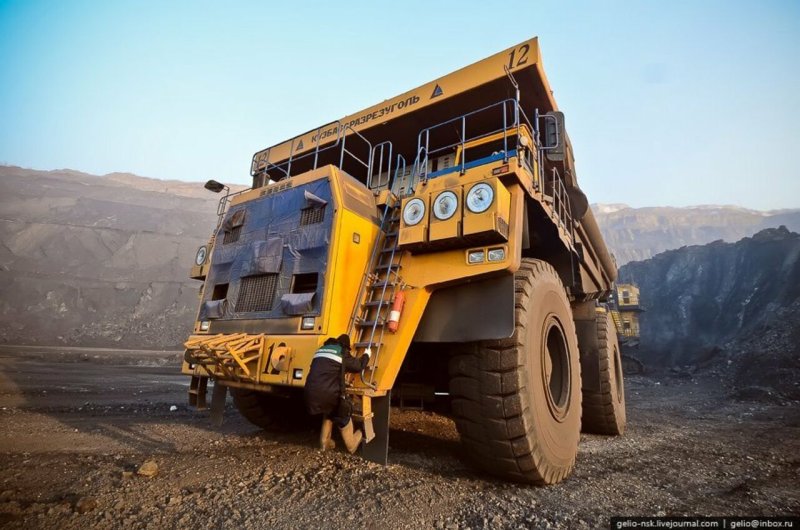 Грузовик БЕЛАЗ 75600