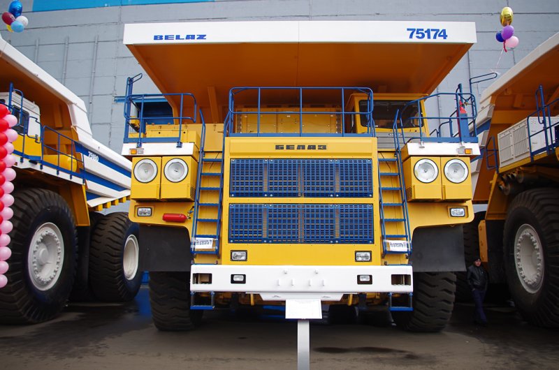 Самосвал карьерный БЕЛАЗ 75302