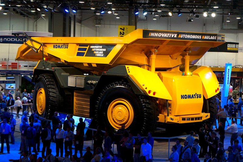 Беспилотный карьерный самосвал Komatsu