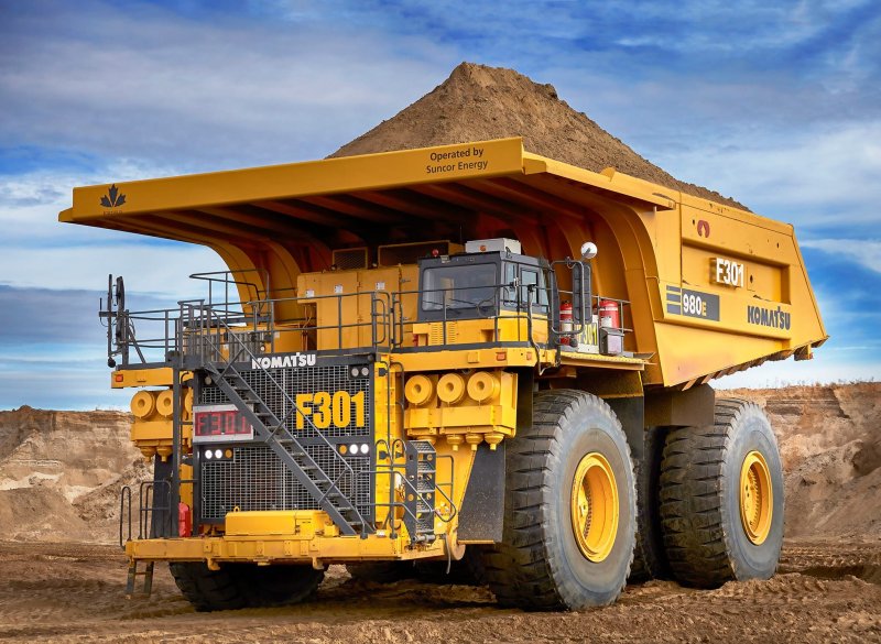Карьерный самосвал Komatsu 980